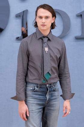 Photocall au défilé DIOR de la mode homme Printemps Été 2026 dans le cadre de la Fashion Week de Paris à lHôtel National des Invalides, Place Vauban Guest au photocall au défilé DIOR de la mode homme Printemps Été 2026 dans le cadre de la Fashion Week de Paris à lHôtel National des Invalides, Place Vauban, à Paris, France, le 27 juin 2025 Olivier Borde Bestimage Celebs attend the Dior Homme Menswear Spring Summer 2026 show as part of Paris Fashion Week on June 27, 2025 in Paris, France Paris France  Copyright: xOLIVIERxBORDEx xBESTIMAGExOLIVIERxBORDEx xBESTIMAGEx