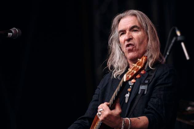Justin Sullivan from New Model Army live at a concert at Königsplatz Munich, 27 06 2025 Foto:xM.xKremerx xFuturexImagex nma_5607