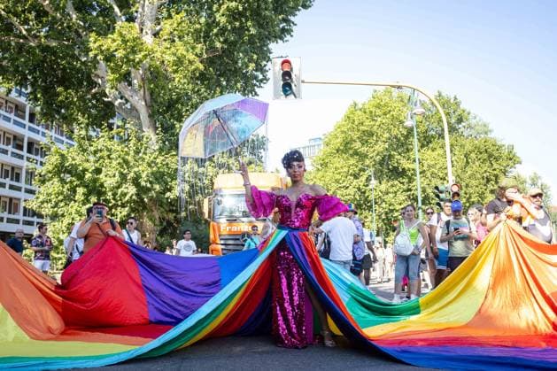 Bilder des Jahres 2025, News 06 Juni News Bilder des Tages Milan, Milan, Italy: Milan, from Central Station to Arco della Pace, Pride 2025 Milan Italy  - ZUMAp169 20250628_zea_p169_469 Copyright: xelisaxpedranix