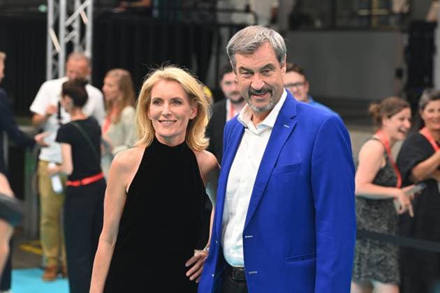 Entertainment Themen der Woche KW26 Markus SOEDER (Ministerpraesident Bayern und CSU Vorsitzender) im Gespraech mit Maria FURTWAENGLER (Schauspielerin). Roter Teppich,Red Carpet,Eroeffnung 42.Filmfest Muenchen am 28.06.2024 Gasteig HP8. *** Markus SOEDER State Premier of Bavaria and CSU Chairman in conversation with Maria FURTWAENGLER Actress Red Carpet,Red Carpet,Opening 42 Filmfest Munich on 28 06 2024 Gasteig HP8