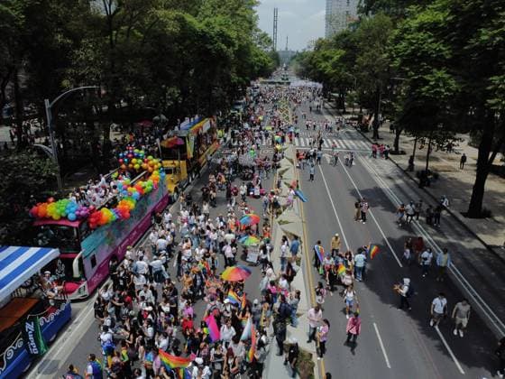 Thousands of homosexual, bisexual, queer, transexual, transgender and other people gather around the Angel de la Independencia to mark the 47th anniversary of Pride Parade 2025, to demand freedom, equality of sexual orientations and gender identities. on June 28, 2025 in Mexico City, Mexico. Mexico City Mexico - ZUMAe321 20250628_zia_e321_046 Copyright: xCarlosxSantiagox