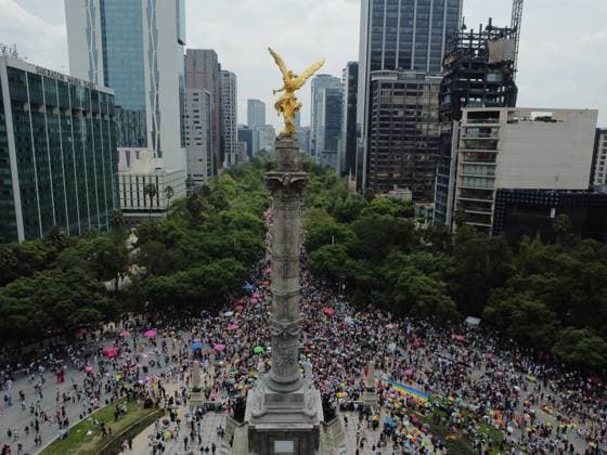 Thousands of homosexual, bisexual, queer, transexual, transgender and other people gather around the Angel de la Independencia to mark the 47th anniversary of Pride Parade 2025, to demand freedom, equality of sexual orientations and gender identities. on June 28, 2025 in Mexico City, Mexico. Mexico City Mexico - ZUMAe321 20250628_zia_e321_057 Copyright: xCarlosxSantiagox