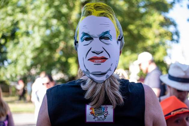 News Themen der Woche KW26 Budapest Pride 2025 in UK - 28 Jun. A protester wears the Hungarian Prime Minister, Viktor Orban s mask during the Budapest Pride. People attended on the banned Budapest Pride 2025 in Hungary. The protesters marched through in central Budapest to oppose the Hungarian far-right government. Budapest United Kingdom Copyright: xKrisztianxElekx xSOPAxImagesx SSS_20250628_BUDAPEST_PRIDE_0011042