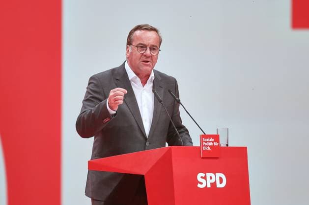 News Themen der Woche KW26 Berlin, Deutschland, 28.06.2025: CityCube: 42. SPD-Bundesparteitag: Bundesminister der Verteidigung Boris Pistorius (SPD) hält eine Rede und wirbt für höhere Verteidigungsausgaben *** Berlin, Germany, 28 06 2025 CityCube 42 SPD Federal Party Conference Federal Minister of Defense Boris Pistorius SPD gives a speech and promotes higher defense spending Copyright: xdtsxNachrichtenagenturx dts_72950