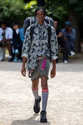 Défilé White Mountaineering de la mode homme Printemps Été 2026 dans le cadre de la Fashion Week de Paris Défilé White Mountaineering de la mode homme Printemps Été 2026 dans le cadre de la Fashion Week de Paris, France, le 28 juin 2025 Sébastien Fremont Bestimage A model, faashion detail, walks the runway during the White Mountaineering Menswear Spring Summer 2026 show as part of Paris Fashion Week on June 28, 2025 in Paris, France Paris France  Copyright: xSebastienxFremontx xBestimagexSebastienxFremontx xBestimagex