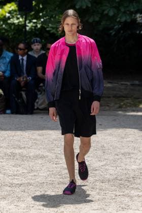 Défilé White Mountaineering de la mode homme Printemps Été 2026 dans le cadre de la Fashion Week de Paris Défilé White Mountaineering de la mode homme Printemps Été 2026 dans le cadre de la Fashion Week de Paris, France, le 28 juin 2025 Sébastien Fremont Bestimage A model, faashion detail, walks the runway during the White Mountaineering Menswear Spring Summer 2026 show as part of Paris Fashion Week on June 28, 2025 in Paris, France Paris France  Copyright: xSebastienxFremontx xBestimagexSebastienxFremontx xBestimagex