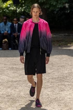 Défilé White Mountaineering de la mode homme Printemps Été 2026 dans le cadre de la Fashion Week de Paris Défilé White Mountaineering de la mode homme Printemps Été 2026 dans le cadre de la Fashion Week de Paris, France, le 28 juin 2025 Sébastien Fremont Bestimage A model, faashion detail, walks the runway during the White Mountaineering Menswear Spring Summer 2026 show as part of Paris Fashion Week on June 28, 2025 in Paris, France Paris France  Copyright: xSebastienxFremontx xBestimagexSebastienxFremontx xBestimagex