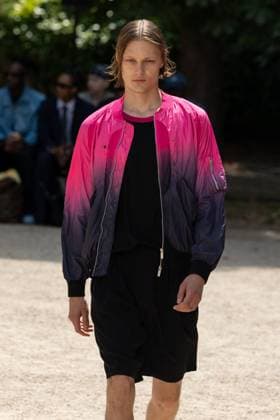 Défilé White Mountaineering de la mode homme Printemps Été 2026 dans le cadre de la Fashion Week de Paris Défilé White Mountaineering de la mode homme Printemps Été 2026 dans le cadre de la Fashion Week de Paris, France, le 28 juin 2025 Sébastien Fremont Bestimage A model, faashion detail, walks the runway during the White Mountaineering Menswear Spring Summer 2026 show as part of Paris Fashion Week on June 28, 2025 in Paris, France Paris France  Copyright: xSebastienxFremontx xBestimagexSebastienxFremontx xBestimagex