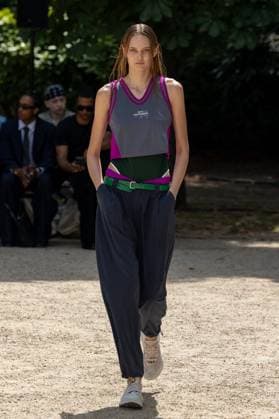 Défilé White Mountaineering de la mode homme Printemps Été 2026 dans le cadre de la Fashion Week de Paris Défilé White Mountaineering de la mode homme Printemps Été 2026 dans le cadre de la Fashion Week de Paris, France, le 28 juin 2025 Sébastien Fremont Bestimage A model, faashion detail, walks the runway during the White Mountaineering Menswear Spring Summer 2026 show as part of Paris Fashion Week on June 28, 2025 in Paris, France Paris France  Copyright: xSebastienxFremontx xBestimagexSebastienxFremontx xBestimagex