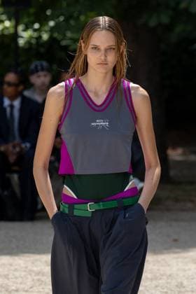 Défilé White Mountaineering de la mode homme Printemps Été 2026 dans le cadre de la Fashion Week de Paris Défilé White Mountaineering de la mode homme Printemps Été 2026 dans le cadre de la Fashion Week de Paris, France, le 28 juin 2025 Sébastien Fremont Bestimage A model, faashion detail, walks the runway during the White Mountaineering Menswear Spring Summer 2026 show as part of Paris Fashion Week on June 28, 2025 in Paris, France Paris France  Copyright: xSebastienxFremontx xBestimagexSebastienxFremontx xBestimagex