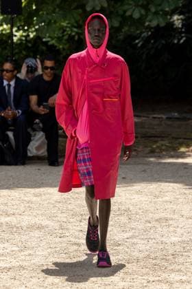 Défilé White Mountaineering de la mode homme Printemps Été 2026 dans le cadre de la Fashion Week de Paris Défilé White Mountaineering de la mode homme Printemps Été 2026 dans le cadre de la Fashion Week de Paris, France, le 28 juin 2025 Sébastien Fremont Bestimage A model, faashion detail, walks the runway during the White Mountaineering Menswear Spring Summer 2026 show as part of Paris Fashion Week on June 28, 2025 in Paris, France Paris France  Copyright: xSebastienxFremontx xBestimagexSebastienxFremontx xBestimagex
