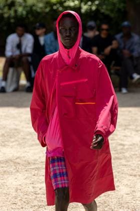 Défilé White Mountaineering de la mode homme Printemps Été 2026 dans le cadre de la Fashion Week de Paris Défilé White Mountaineering de la mode homme Printemps Été 2026 dans le cadre de la Fashion Week de Paris, France, le 28 juin 2025 Sébastien Fremont Bestimage A model, faashion detail, walks the runway during the White Mountaineering Menswear Spring Summer 2026 show as part of Paris Fashion Week on June 28, 2025 in Paris, France Paris France  Copyright: xSebastienxFremontx xBestimagexSebastienxFremontx xBestimagex