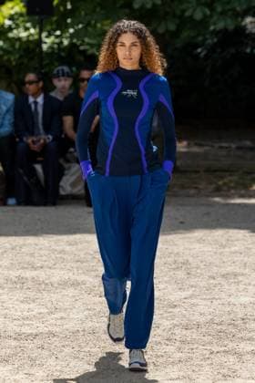 Défilé White Mountaineering de la mode homme Printemps Été 2026 dans le cadre de la Fashion Week de Paris Défilé White Mountaineering de la mode homme Printemps Été 2026 dans le cadre de la Fashion Week de Paris, France, le 28 juin 2025 Sébastien Fremont Bestimage A model, faashion detail, walks the runway during the White Mountaineering Menswear Spring Summer 2026 show as part of Paris Fashion Week on June 28, 2025 in Paris, France Paris France  Copyright: xSebastienxFremontx xBestimagexSebastienxFremontx xBestimagex