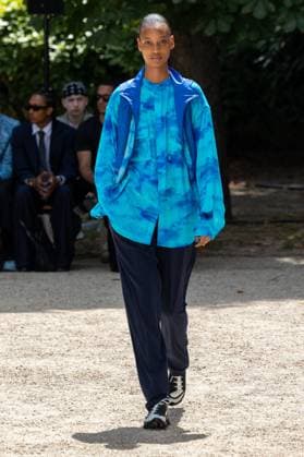 Défilé White Mountaineering de la mode homme Printemps Été 2026 dans le cadre de la Fashion Week de Paris Défilé White Mountaineering de la mode homme Printemps Été 2026 dans le cadre de la Fashion Week de Paris, France, le 28 juin 2025 Sébastien Fremont Bestimage A model, faashion detail, walks the runway during the White Mountaineering Menswear Spring Summer 2026 show as part of Paris Fashion Week on June 28, 2025 in Paris, France Paris France  Copyright: xSebastienxFremontx xBestimagexSebastienxFremontx xBestimagex