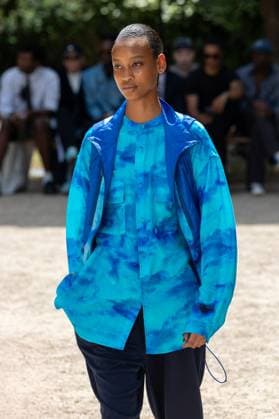 Défilé White Mountaineering de la mode homme Printemps Été 2026 dans le cadre de la Fashion Week de Paris Défilé White Mountaineering de la mode homme Printemps Été 2026 dans le cadre de la Fashion Week de Paris, France, le 28 juin 2025 Sébastien Fremont Bestimage A model, faashion detail, walks the runway during the White Mountaineering Menswear Spring Summer 2026 show as part of Paris Fashion Week on June 28, 2025 in Paris, France Paris France  Copyright: xSebastienxFremontx xBestimagexSebastienxFremontx xBestimagex