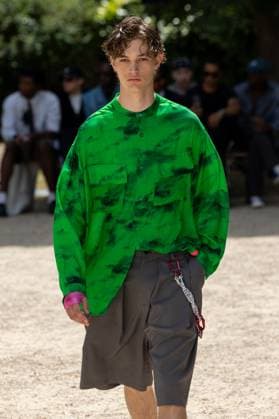 Défilé White Mountaineering de la mode homme Printemps Été 2026 dans le cadre de la Fashion Week de Paris Défilé White Mountaineering de la mode homme Printemps Été 2026 dans le cadre de la Fashion Week de Paris, France, le 28 juin 2025 Sébastien Fremont Bestimage A model, faashion detail, walks the runway during the White Mountaineering Menswear Spring Summer 2026 show as part of Paris Fashion Week on June 28, 2025 in Paris, France Paris France  Copyright: xSebastienxFremontx xBestimagexSebastienxFremontx xBestimagex