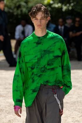 Défilé White Mountaineering de la mode homme Printemps Été 2026 dans le cadre de la Fashion Week de Paris Défilé White Mountaineering de la mode homme Printemps Été 2026 dans le cadre de la Fashion Week de Paris, France, le 28 juin 2025 Sébastien Fremont Bestimage A model, faashion detail, walks the runway during the White Mountaineering Menswear Spring Summer 2026 show as part of Paris Fashion Week on June 28, 2025 in Paris, France Paris France  Copyright: xSebastienxFremontx xBestimagexSebastienxFremontx xBestimagex