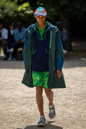 Défilé White Mountaineering de la mode homme Printemps Été 2026 dans le cadre de la Fashion Week de Paris Défilé White Mountaineering de la mode homme Printemps Été 2026 dans le cadre de la Fashion Week de Paris, France, le 28 juin 2025 Sébastien Fremont Bestimage A model, faashion detail, walks the runway during the White Mountaineering Menswear Spring Summer 2026 show as part of Paris Fashion Week on June 28, 2025 in Paris, France Paris France  Copyright: xSebastienxFremontx xBestimagexSebastienxFremontx xBestimagex