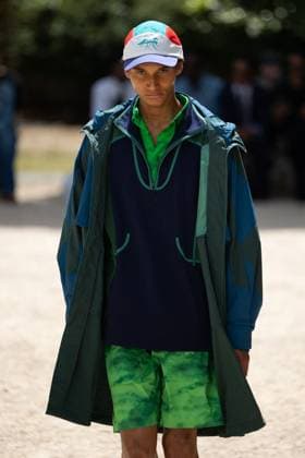 Défilé White Mountaineering de la mode homme Printemps Été 2026 dans le cadre de la Fashion Week de Paris Défilé White Mountaineering de la mode homme Printemps Été 2026 dans le cadre de la Fashion Week de Paris, France, le 28 juin 2025 Sébastien Fremont Bestimage A model, faashion detail, walks the runway during the White Mountaineering Menswear Spring Summer 2026 show as part of Paris Fashion Week on June 28, 2025 in Paris, France Paris France  Copyright: xSebastienxFremontx xBestimagexSebastienxFremontx xBestimagex