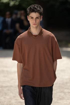 Défilé White Mountaineering de la mode homme Printemps Été 2026 dans le cadre de la Fashion Week de Paris Défilé White Mountaineering de la mode homme Printemps Été 2026 dans le cadre de la Fashion Week de Paris, France, le 28 juin 2025 Sébastien Fremont Bestimage A model, faashion detail, walks the runway during the White Mountaineering Menswear Spring Summer 2026 show as part of Paris Fashion Week on June 28, 2025 in Paris, France Paris France  Copyright: xSebastienxFremontx xBestimagexSebastienxFremontx xBestimagex