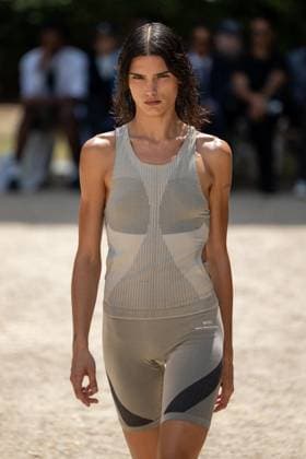 Défilé White Mountaineering de la mode homme Printemps Été 2026 dans le cadre de la Fashion Week de Paris Défilé White Mountaineering de la mode homme Printemps Été 2026 dans le cadre de la Fashion Week de Paris, France, le 28 juin 2025 Sébastien Fremont Bestimage A model, faashion detail, walks the runway during the White Mountaineering Menswear Spring Summer 2026 show as part of Paris Fashion Week on June 28, 2025 in Paris, France Paris France  Copyright: xSebastienxFremontx xBestimagexSebastienxFremontx xBestimagex