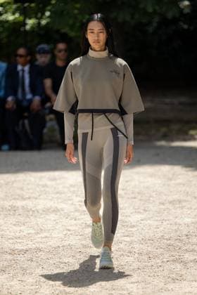 Défilé White Mountaineering de la mode homme Printemps Été 2026 dans le cadre de la Fashion Week de Paris Défilé White Mountaineering de la mode homme Printemps Été 2026 dans le cadre de la Fashion Week de Paris, France, le 28 juin 2025 Sébastien Fremont Bestimage A model, faashion detail, walks the runway during the White Mountaineering Menswear Spring Summer 2026 show as part of Paris Fashion Week on June 28, 2025 in Paris, France Paris France  Copyright: xSebastienxFremontx xBestimagexSebastienxFremontx xBestimagex