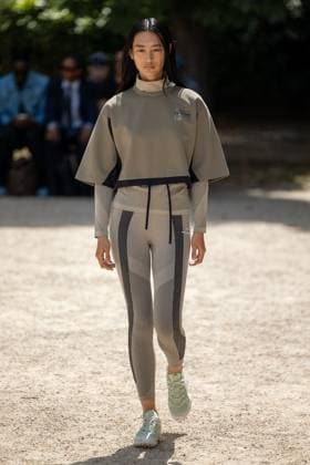 Défilé White Mountaineering de la mode homme Printemps Été 2026 dans le cadre de la Fashion Week de Paris Défilé White Mountaineering de la mode homme Printemps Été 2026 dans le cadre de la Fashion Week de Paris, France, le 28 juin 2025 Sébastien Fremont Bestimage A model, faashion detail, walks the runway during the White Mountaineering Menswear Spring Summer 2026 show as part of Paris Fashion Week on June 28, 2025 in Paris, France Paris France  Copyright: xSebastienxFremontx xBestimagexSebastienxFremontx xBestimagex