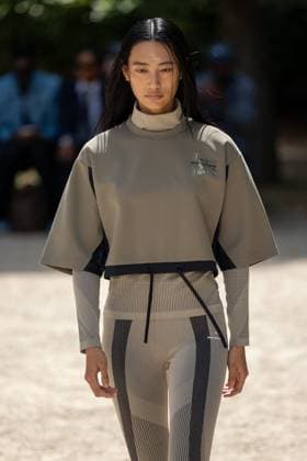 Défilé White Mountaineering de la mode homme Printemps Été 2026 dans le cadre de la Fashion Week de Paris Défilé White Mountaineering de la mode homme Printemps Été 2026 dans le cadre de la Fashion Week de Paris, France, le 28 juin 2025 Sébastien Fremont Bestimage A model, faashion detail, walks the runway during the White Mountaineering Menswear Spring Summer 2026 show as part of Paris Fashion Week on June 28, 2025 in Paris, France Paris France  Copyright: xSebastienxFremontx xBestimagexSebastienxFremontx xBestimagex