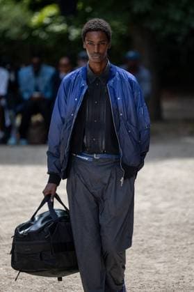 Défilé White Mountaineering de la mode homme Printemps Été 2026 dans le cadre de la Fashion Week de Paris Défilé White Mountaineering de la mode homme Printemps Été 2026 dans le cadre de la Fashion Week de Paris, France, le 28 juin 2025 Sébastien Fremont Bestimage A model, faashion detail, walks the runway during the White Mountaineering Menswear Spring Summer 2026 show as part of Paris Fashion Week on June 28, 2025 in Paris, France Paris France  Copyright: xSebastienxFremontx xBestimagexSebastienxFremontx xBestimagex