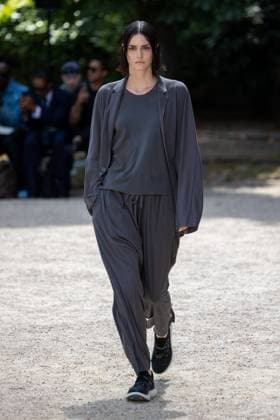 Défilé White Mountaineering de la mode homme Printemps Été 2026 dans le cadre de la Fashion Week de Paris Défilé White Mountaineering de la mode homme Printemps Été 2026 dans le cadre de la Fashion Week de Paris, France, le 28 juin 2025 Sébastien Fremont Bestimage A model, faashion detail, walks the runway during the White Mountaineering Menswear Spring Summer 2026 show as part of Paris Fashion Week on June 28, 2025 in Paris, France Paris France  Copyright: xSebastienxFremontx xBestimagexSebastienxFremontx xBestimagex
