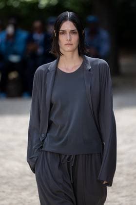 Défilé White Mountaineering de la mode homme Printemps Été 2026 dans le cadre de la Fashion Week de Paris Défilé White Mountaineering de la mode homme Printemps Été 2026 dans le cadre de la Fashion Week de Paris, France, le 28 juin 2025 Sébastien Fremont Bestimage A model, faashion detail, walks the runway during the White Mountaineering Menswear Spring Summer 2026 show as part of Paris Fashion Week on June 28, 2025 in Paris, France Paris France  Copyright: xSebastienxFremontx xBestimagexSebastienxFremontx xBestimagex