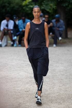 Défilé White Mountaineering de la mode homme Printemps Été 2026 dans le cadre de la Fashion Week de Paris Défilé White Mountaineering de la mode homme Printemps Été 2026 dans le cadre de la Fashion Week de Paris, France, le 28 juin 2025 Sébastien Fremont Bestimage A model, faashion detail, walks the runway during the White Mountaineering Menswear Spring Summer 2026 show as part of Paris Fashion Week on June 28, 2025 in Paris, France Paris France  Copyright: xSebastienxFremontx xBestimagexSebastienxFremontx xBestimagex