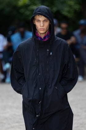Défilé White Mountaineering de la mode homme Printemps Été 2026 dans le cadre de la Fashion Week de Paris Défilé White Mountaineering de la mode homme Printemps Été 2026 dans le cadre de la Fashion Week de Paris, France, le 28 juin 2025 Sébastien Fremont Bestimage A model, faashion detail, walks the runway during the White Mountaineering Menswear Spring Summer 2026 show as part of Paris Fashion Week on June 28, 2025 in Paris, France Paris France  Copyright: xSebastienxFremontx xBestimagexSebastienxFremontx xBestimagex