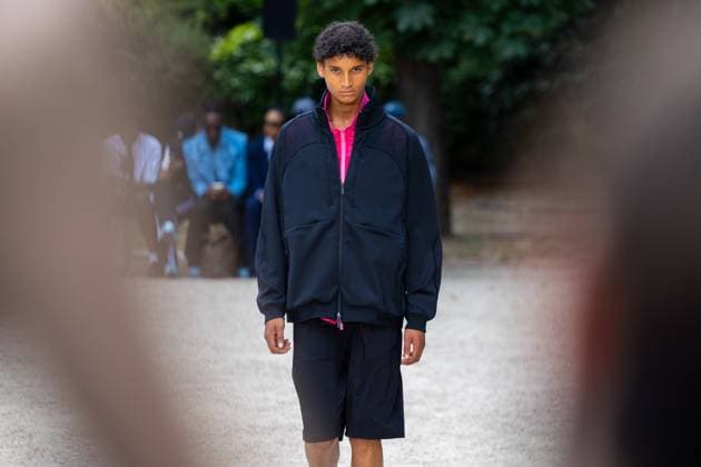 Défilé White Mountaineering de la mode homme Printemps Été 2026 dans le cadre de la Fashion Week de Paris Défilé White Mountaineering de la mode homme Printemps Été 2026 dans le cadre de la Fashion Week de Paris, France, le 28 juin 2025 Sébastien Fremont Bestimage A model, faashion detail, walks the runway during the White Mountaineering Menswear Spring Summer 2026 show as part of Paris Fashion Week on June 28, 2025 in Paris, France Paris France  Copyright: xSebastienxFremontx xBestimagexSebastienxFremontx xBestimagex