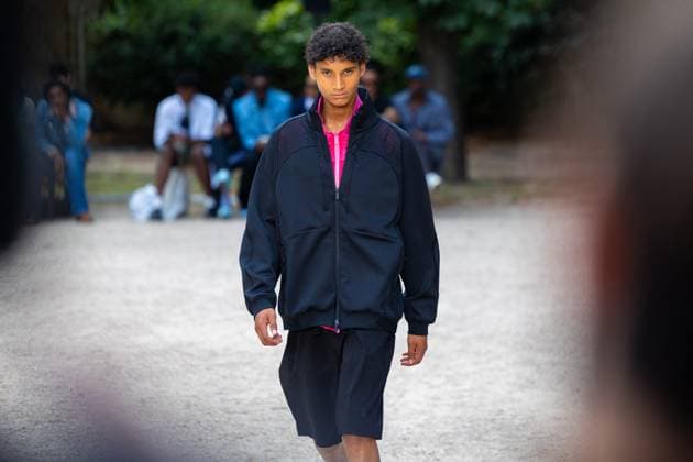 Défilé White Mountaineering de la mode homme Printemps Été 2026 dans le cadre de la Fashion Week de Paris Défilé White Mountaineering de la mode homme Printemps Été 2026 dans le cadre de la Fashion Week de Paris, France, le 28 juin 2025 Sébastien Fremont Bestimage A model, faashion detail, walks the runway during the White Mountaineering Menswear Spring Summer 2026 show as part of Paris Fashion Week on June 28, 2025 in Paris, France Paris France  Copyright: xSebastienxFremontx xBestimagexSebastienxFremontx xBestimagex