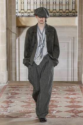 Défilé Ziggy Chen de la mode homme Printemps Été 2026 dans le cadre de la Fashion Week de Paris A model walks the runway during the Ziggy Chen Homme Ready to Wear Spring Summer 2026 fashion show as part of the Paris Menswear Fashion Week on June 28, 2025 in Paris, France Paris France  Copyright: xAgencex xBestimagexAgencex xBestimagex