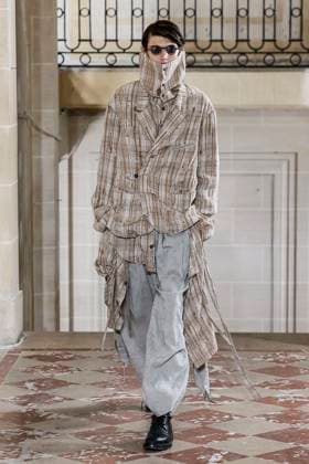 Défilé Ziggy Chen de la mode homme Printemps Été 2026 dans le cadre de la Fashion Week de Paris A model walks the runway during the Ziggy Chen Homme Ready to Wear Spring Summer 2026 fashion show as part of the Paris Menswear Fashion Week on June 28, 2025 in Paris, France Paris France  Copyright: xAgencex xBestimagexAgencex xBestimagex
