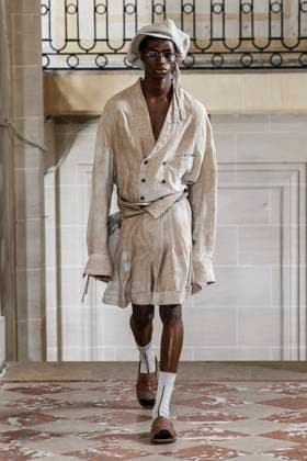 Défilé Ziggy Chen de la mode homme Printemps Été 2026 dans le cadre de la Fashion Week de Paris A model walks the runway during the Ziggy Chen Homme Ready to Wear Spring Summer 2026 fashion show as part of the Paris Menswear Fashion Week on June 28, 2025 in Paris, France Paris France  Copyright: xAgencex xBestimagexAgencex xBestimagex