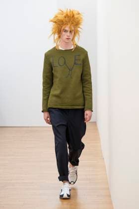 Défilé Comme des Garçons Shirt de la mode homme Printemps Été 2026 dans le cadre de la Fashion Week de Paris A model walks the runway during the Comme des Garçons Shirt Homme Ready to Wear Spring Summer 2026 fashion show as part of the Paris Menswear Fashion Week on June 28, 2025 in Paris, France Paris France  Copyright: xAgencex xBestimagexAgencex xBestimagex