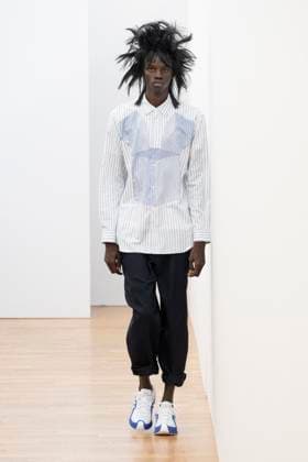 Défilé Comme des Garçons Shirt de la mode homme Printemps Été 2026 dans le cadre de la Fashion Week de Paris A model walks the runway during the Comme des Garçons Shirt Homme Ready to Wear Spring Summer 2026 fashion show as part of the Paris Menswear Fashion Week on June 28, 2025 in Paris, France Paris France  Copyright: xAgencex xBestimagexAgencex xBestimagex