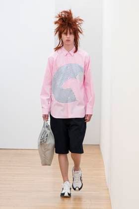 Défilé Comme des Garçons Shirt de la mode homme Printemps Été 2026 dans le cadre de la Fashion Week de Paris A model walks the runway during the Comme des Garçons Shirt Homme Ready to Wear Spring Summer 2026 fashion show as part of the Paris Menswear Fashion Week on June 28, 2025 in Paris, France Paris France  Copyright: xAgencex xBestimagexAgencex xBestimagex