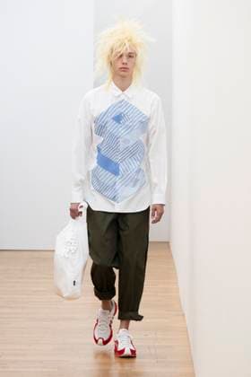 Défilé Comme des Garçons Shirt de la mode homme Printemps Été 2026 dans le cadre de la Fashion Week de Paris A model walks the runway during the Comme des Garçons Shirt Homme Ready to Wear Spring Summer 2026 fashion show as part of the Paris Menswear Fashion Week on June 28, 2025 in Paris, France Paris France  Copyright: xAgencex xBestimagexAgencex xBestimagex