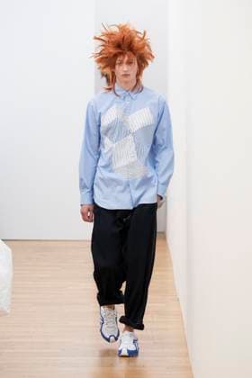 Défilé Comme des Garçons Shirt de la mode homme Printemps Été 2026 dans le cadre de la Fashion Week de Paris A model walks the runway during the Comme des Garçons Shirt Homme Ready to Wear Spring Summer 2026 fashion show as part of the Paris Menswear Fashion Week on June 28, 2025 in Paris, France Paris France  Copyright: xAgencex xBestimagexAgencex xBestimagex