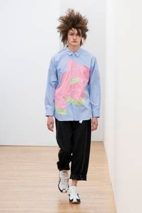 Défilé Comme des Garçons Shirt de la mode homme Printemps Été 2026 dans le cadre de la Fashion Week de Paris A model walks the runway during the Comme des Garçons Shirt Homme Ready to Wear Spring Summer 2026 fashion show as part of the Paris Menswear Fashion Week on June 28, 2025 in Paris, France Paris France  Copyright: xAgencex xBestimagexAgencex xBestimagex