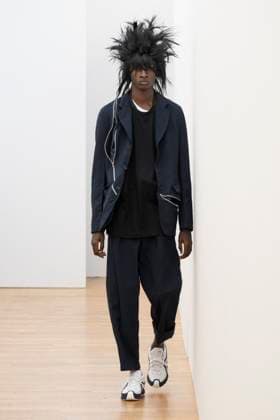 Défilé Comme des Garçons Shirt de la mode homme Printemps Été 2026 dans le cadre de la Fashion Week de Paris A model walks the runway during the Comme des Garçons Shirt Homme Ready to Wear Spring Summer 2026 fashion show as part of the Paris Menswear Fashion Week on June 28, 2025 in Paris, France Paris France  Copyright: xAgencex xBestimagexAgencex xBestimagex
