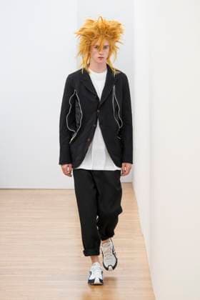 Défilé Comme des Garçons Shirt de la mode homme Printemps Été 2026 dans le cadre de la Fashion Week de Paris A model walks the runway during the Comme des Garçons Shirt Homme Ready to Wear Spring Summer 2026 fashion show as part of the Paris Menswear Fashion Week on June 28, 2025 in Paris, France Paris France  Copyright: xAgencex xBestimagexAgencex xBestimagex