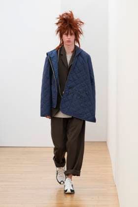 Défilé Comme des Garçons Shirt de la mode homme Printemps Été 2026 dans le cadre de la Fashion Week de Paris A model walks the runway during the Comme des Garçons Shirt Homme Ready to Wear Spring Summer 2026 fashion show as part of the Paris Menswear Fashion Week on June 28, 2025 in Paris, France Paris France  Copyright: xAgencex xBestimagexAgencex xBestimagex