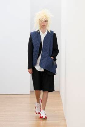 Défilé Comme des Garçons Shirt de la mode homme Printemps Été 2026 dans le cadre de la Fashion Week de Paris A model walks the runway during the Comme des Garçons Shirt Homme Ready to Wear Spring Summer 2026 fashion show as part of the Paris Menswear Fashion Week on June 28, 2025 in Paris, France Paris France  Copyright: xAgencex xBestimagexAgencex xBestimagex