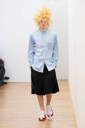Défilé Comme des Garçons Shirt de la mode homme Printemps Été 2026 dans le cadre de la Fashion Week de Paris A model walks the runway during the Comme des Garçons Shirt Homme Ready to Wear Spring Summer 2026 fashion show as part of the Paris Menswear Fashion Week on June 28, 2025 in Paris, France Paris France  Copyright: xAgencex xBestimagexAgencex xBestimagex