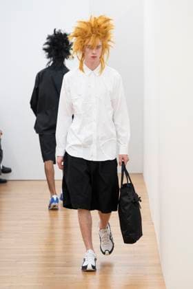Défilé Comme des Garçons Shirt de la mode homme Printemps Été 2026 dans le cadre de la Fashion Week de Paris A model walks the runway during the Comme des Garçons Shirt Homme Ready to Wear Spring Summer 2026 fashion show as part of the Paris Menswear Fashion Week on June 28, 2025 in Paris, France Paris France  Copyright: xAgencex xBestimagexAgencex xBestimagex